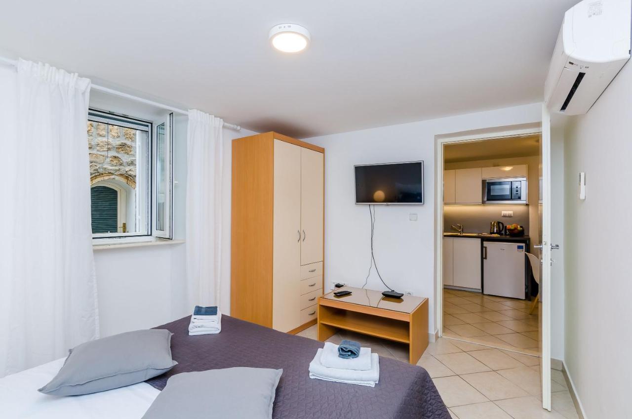 Apartma Domix *